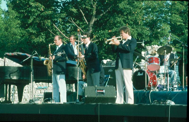 1981-04.jpg - 18.07.1981 Arena Stage
The Concord All Stars:
 Al Cohn, Bob Maize, Scott Hamilton, Cal Collins, Warren Vaché, Jake Hanna