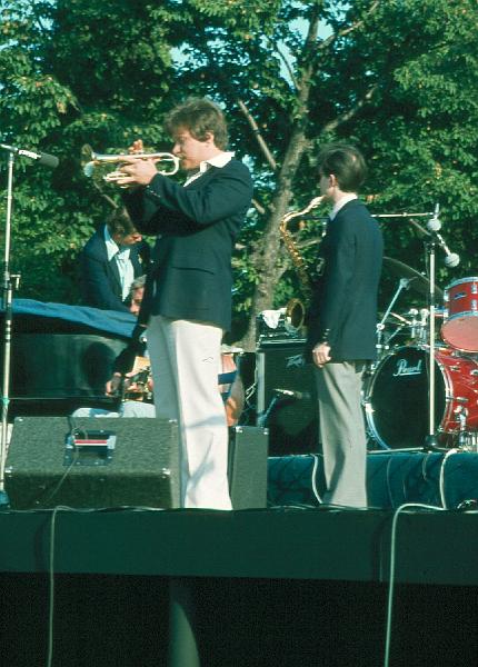 1981-07.jpg - 18.07.1981 Arena Stage
The Concord All Stars:
Bob Maize, Scott Hamilton, Warren Vaché