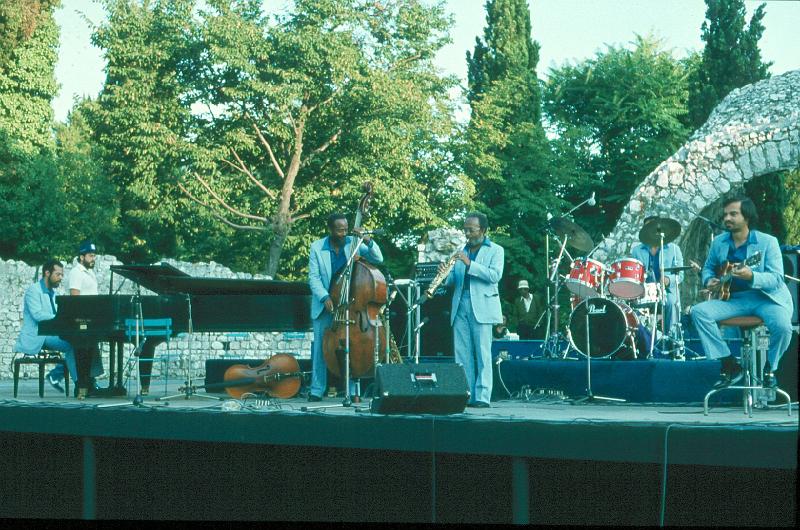 1981-16.jpg - 18.07.1979 Arena Stage
Percy Heath, Jimmy Heath, Stanley Cowell (p), Toy Purrone (g), Akira Tana (dr)