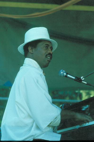 1981-55.jpg - 1981 Unknown pianist