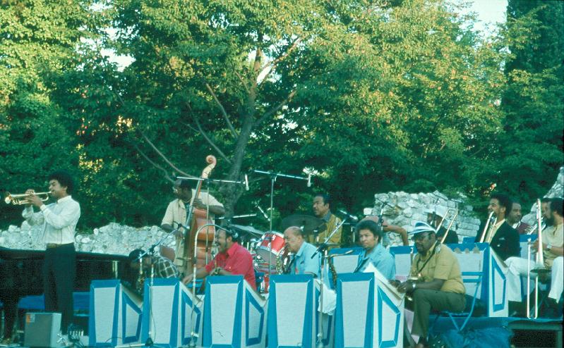 1981-67.JPG - 1981 Basie Alumni All Star Big Band:
Clark Terry, Harry Edison, Joe Newman, Wayman Reed, Snooky Young (tpts), Al Grey, John Gordon. Benny Powell (tbns), Fran Foster, Marshal Royal, Chris Woods, Buddy Tate, Cecil Payne (saxes), Nat Pierce, Eddie Jones, Gus Johnson, Jimmy Witherspoon