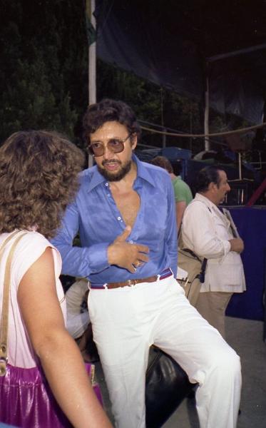 1982-05.jpg - 1982 off stage