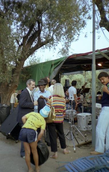 1982-06.jpg - 1982 Kenny Davern - Oliver Jasckson off-stage