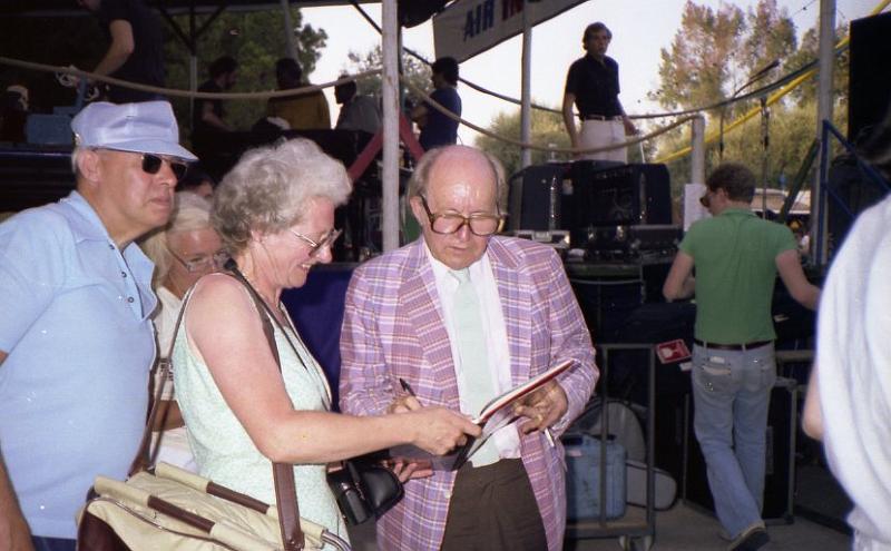 1982-19.jpg - 1982 Unknown Musician
