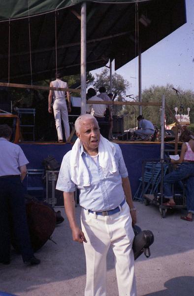 1982-22.jpg - 1982 Harold Ashby off-stage