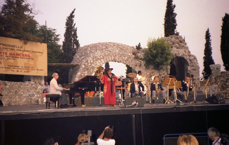 1982-34.jpg - 12.07.1982 Arena Stage
Dick Hyman Classic Jazz Band:
Dick Hyman,Major Holley, Sippie Wallace, Kenny Davern, Oliver Jackson, Doc Cheatham, Trummy Young, Vic Dickenson