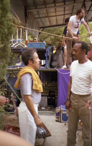 1982-36.jpg - 1982 Unknown Saxofonist a.o. off-stage