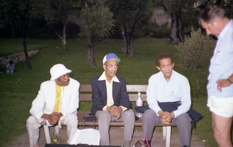 1982-43.jpg - 1982 Al Greys, Vic Dickenson, Trummy Young - Three Bones off-stage