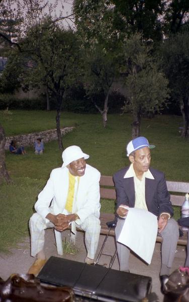 1982-44.jpg - 1982 Al Greys - Vic Dickenson off-stage