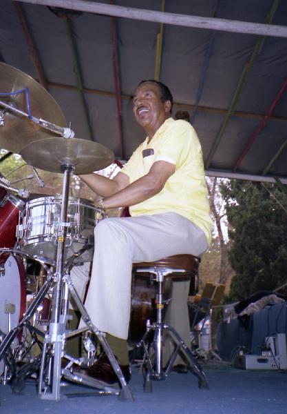 1982-55.jpg - 1982 Gus Johnson