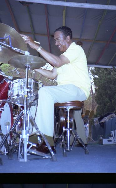 1982-56.jpg - 1982 Gus Johnson