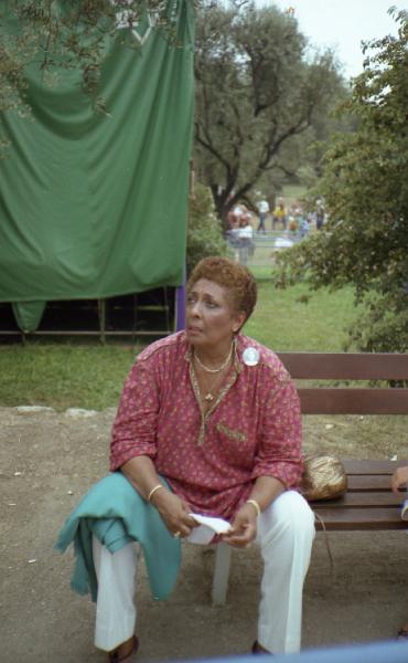 1982-61.jpg - 1982 Carmen McRae off-stage