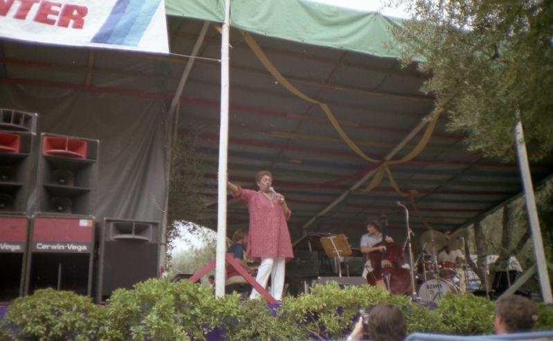 1982-62.jpg - 18.07.1982 Garden Stage
Carmen McRae, Marshall Ottwell, John Leftwich, Donald Bailey