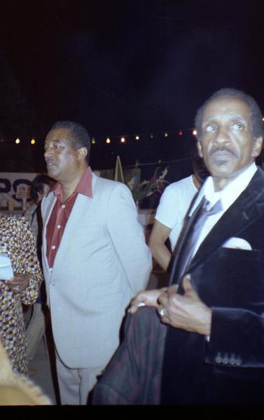 1982-69.jpg - 1982 Ray Brown - Milt Jackson off-stage