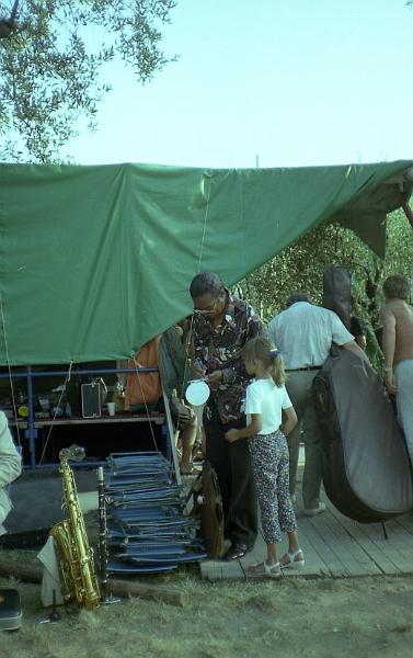 1983-009.jpg - 1983 Gus Johnson off-stage