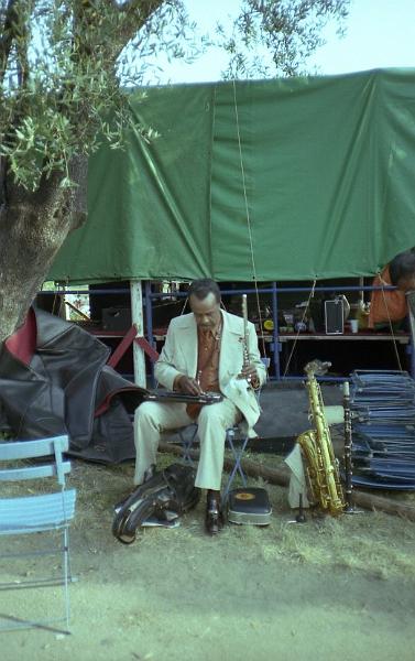 1983-010.jpg - 1983 Buddy Tate off-stage