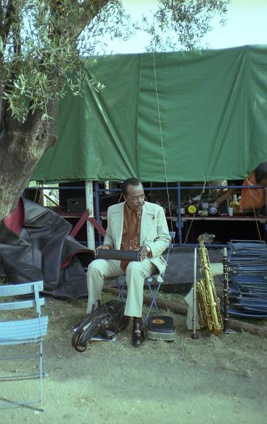 1983-011.jpg - 1983 Buddy Tate off-stage