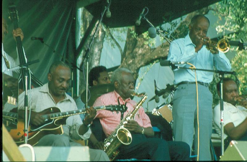 1983-033.jpg - 09.07.1983 Garden Stage
"The Harlem Blues & Jazz Band":
Johnny Williams, Al Casey, Ronnie Cole, George Kelly, Robert Williams, Eddie Durham