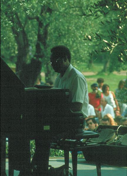 1983-035.jpg - 1983 Ray Bryant, Franz Luttenberger (audience)