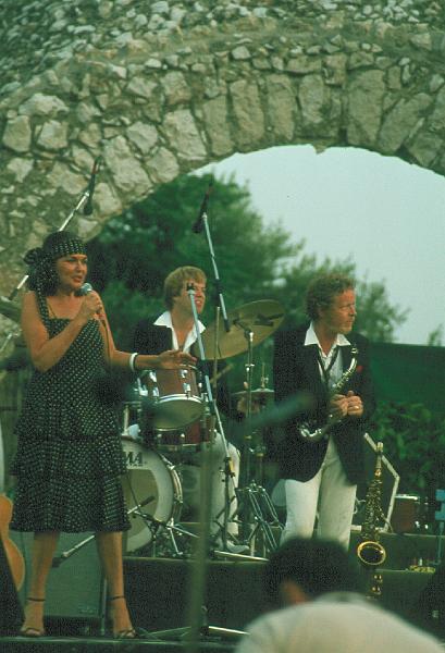 1983-039.jpg - 09.07.1983 Arena Stage
"Bob Wilber & The Bechet Legacy":
Pug Horton, Butch Miles, Bob Wilber