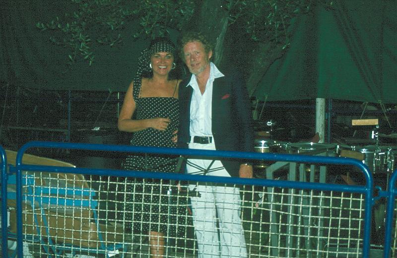 1983-044.jpg - 1983 Pug Horton - Bob Wilber off-stage