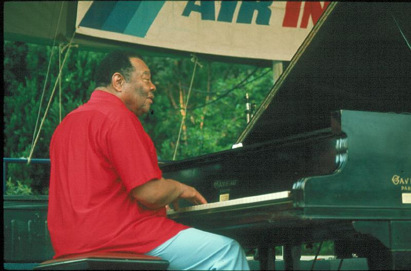 1983-049.jpg - 10.07.1983 Dance Stage
Jay McShann