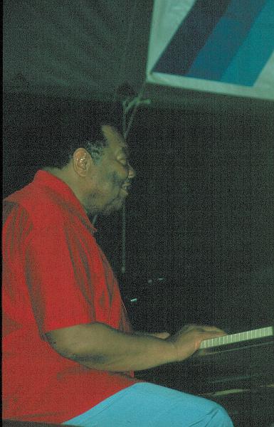 1983-056.jpg - 10.07.1983 Dance Stage
Jay McShann