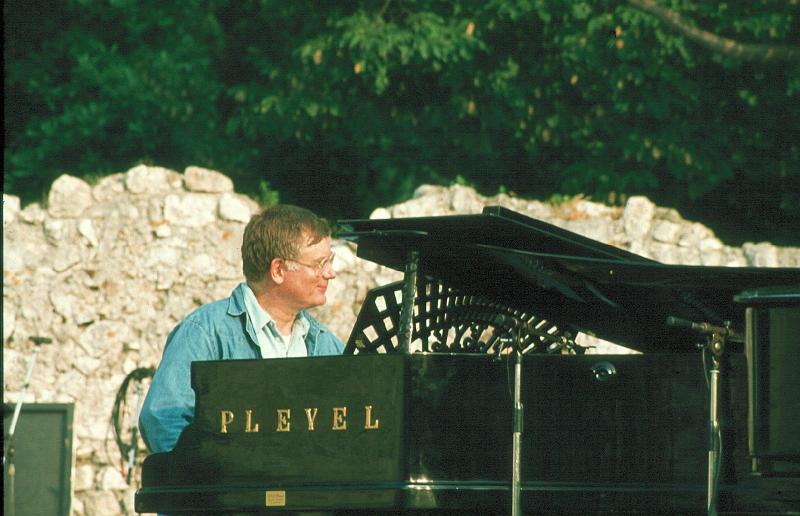 1983-061.jpg - 10.07.1983 Arena Stage
"Whorehouse Pianos":
Dick Wellstood