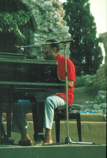 1983-064.jpg - 10.07.1983 Arena Stage
"Whorehouse Pianos":
Jay McShann