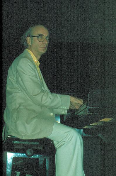 1983-084.jpg - 10.07.1983 Dance Stage
Dick Hyman