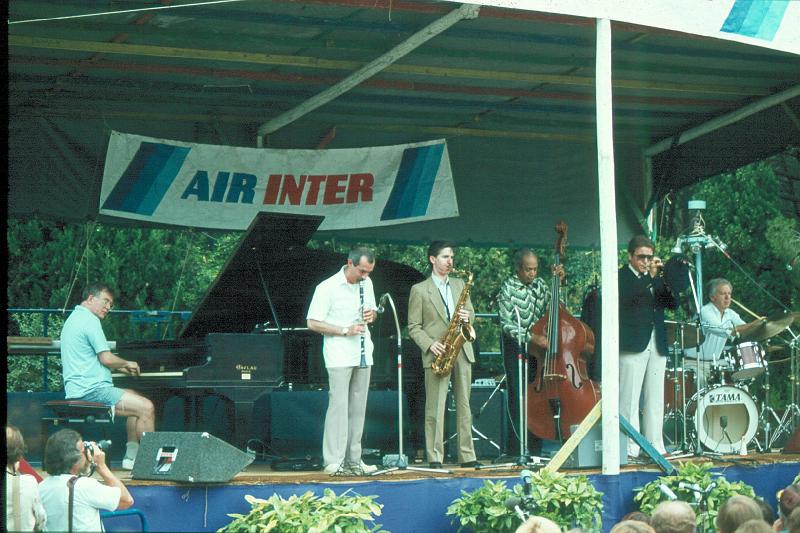 1983-087.jpg - 11.07.1983 Dance Stage
Dick Wellstood, Kenny Davern, Scott Hamilton, Slam Stewart, Warren Vaché, Bob Rosengarden