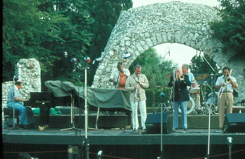 1983-122.jpg - 14.07.1983 Arena Stage
George Wein, Major Holley, Kenny Davern, Wild Bill Davison, Bob Rosengarden, Britt Woodman