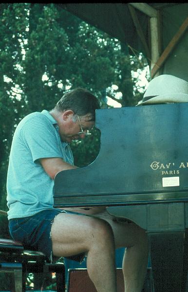 1983-152.jpg - 18.07.1983 Dance Stage
Dick Wellstood