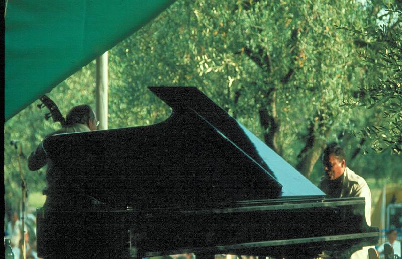 1983-162.jpg - 18.07.1983 Garden Stage
Pierre Michelot, John Lewis