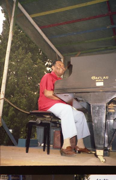 1983-169.jpg - 10.07.1983 Arena Stage
"Whorehouse Pianos":
Jay McShann