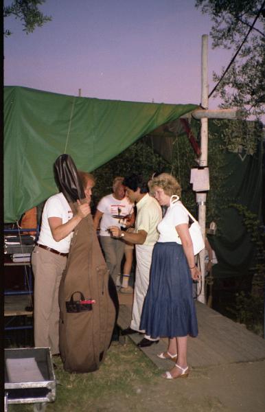 1983-180.jpg - 1983 Len Skeat off-stage