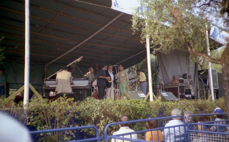 1983-190.jpg - 13.07.1983 Garden Stage
"Trumpet Choir":
John Lewis, Slam Stewart, Clark Terry, Warren Vaché, Doc Cheatham, Sweets Edison