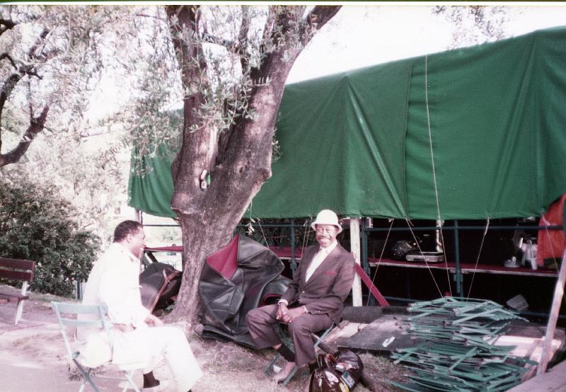 1983-201.jpg - 1983 John Lewis, Al Grey off-stage