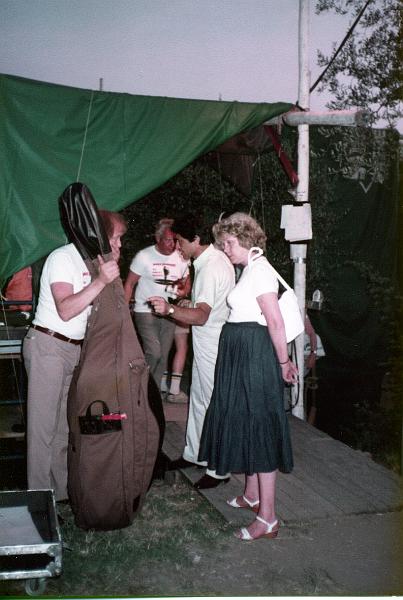 1983-204.jpg - 1983 Roy Willaims off-stage