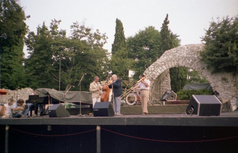 1984-011.jpg - 1984 George Wein, Kenny Davern, Major Holley, Wild Bill Davison, Bob Rosengarden, Britt Woodman