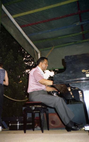 1984-021.jpg - 1984 John Lewis