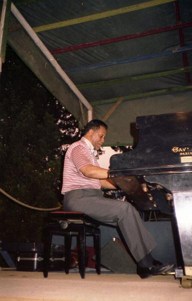 1984-022.jpg - 1984 John Lewis