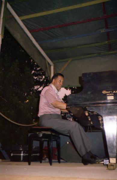 1984-023.jpg - 1984 John Lewis