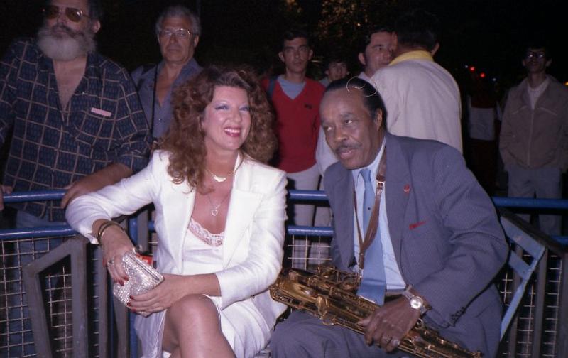 1984-043.jpg - 1984 Miriam Klein - Buddy Tate off-stage