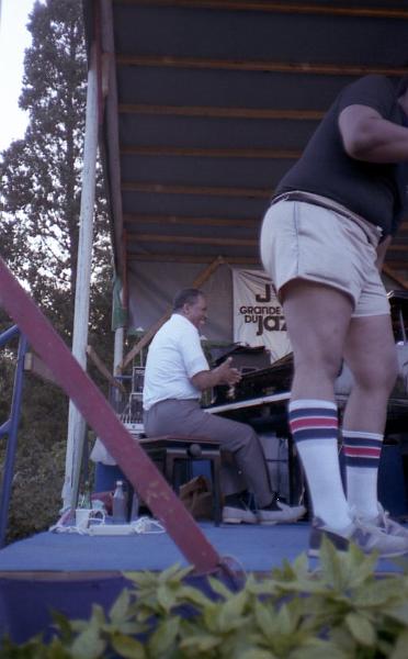 1984-049.jpg - 06.07.1984 Dance Stage
John Lewis