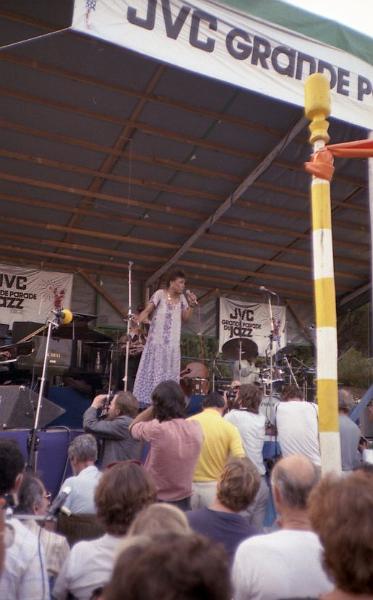 1984-057.jpg - 09.07.1984 Dance Stage
Dee Dee Bridgewater