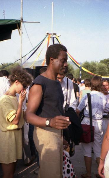 1984-077.jpg - 1984 Richard Davis off-stage