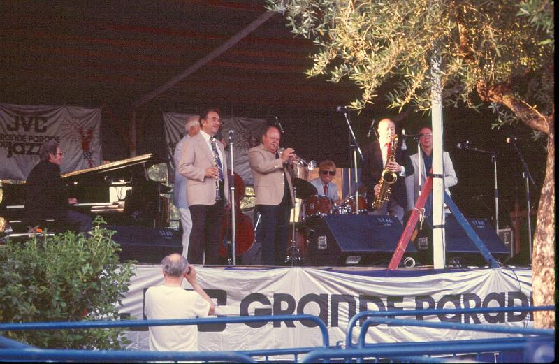 1984-105.jpg - 06.07.1984 Garden Stage
"Hall Of Fame All Stars":
Joe Bushkin, Bob Haggart, Johnny Mince, Billy Butterfield, Butch Miles, Bud Freeman, George Masso