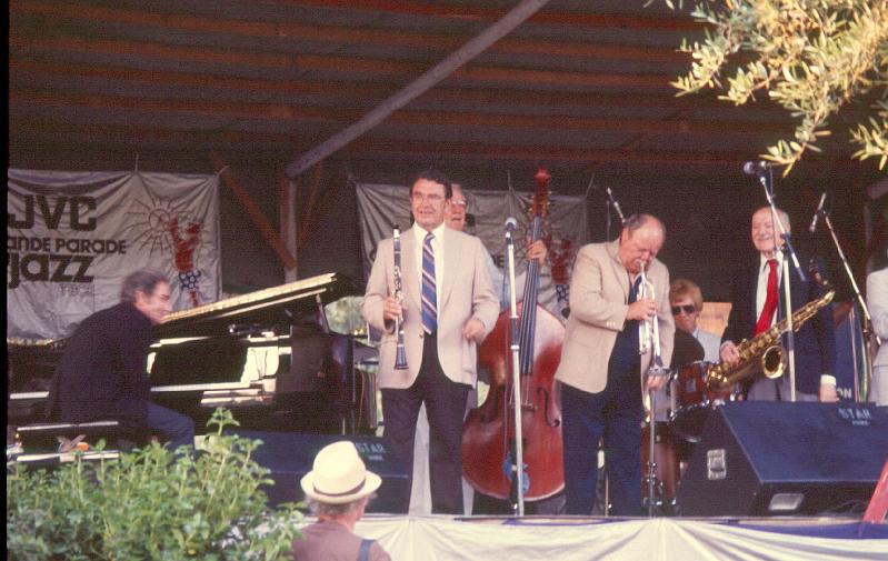 1984-106.jpg - 06.07.1984 Garden Stage
"Hall Of Fame All Stars":
Joe Bushkin, Johnny Mince, Bob Haggart, Billy Butterfield, Butch Miles, Bud Freeman