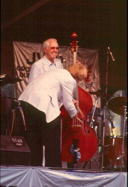1984-110.jpg - 06.07.1984 Garden Stage
"Hall Of Fame All Stars":
Bob Haggart, Butch Miles; "Big Noise Of Winetka"